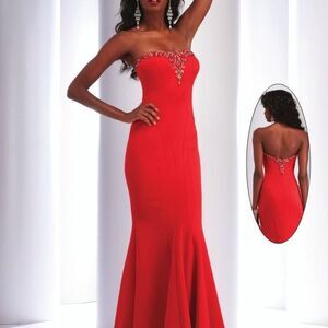 Elegant Red Strapless Evening Gown